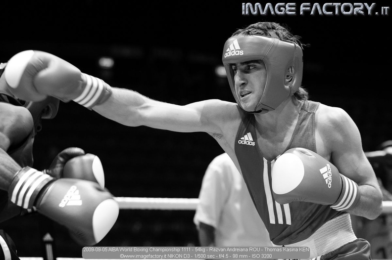 2009-09-05 AIBA World Boxing Championship 1111 - 54kg - Razvan Andreiana ROU - Thomas Kasina KEN.jpg